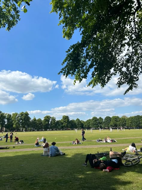 people watching <3 People Watching Aesthetic, Heart Bow And Arrow, People In Park, People In Public, Freudian Slip, Five Year Plan, Golden Record, Ib Art, Richmond Park