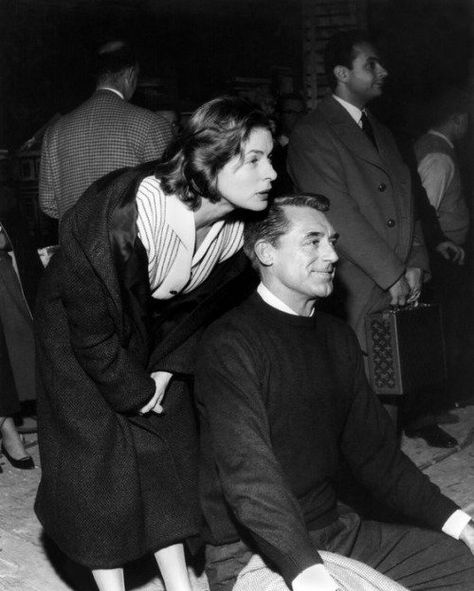 “Ingrid Bergman and Cary Grant on the set of Indiscreet (Stanley Donen, 1958)” Vanessa Redgrave, Isabella Rossellini, Classic Cinema, I Love Cinema, Ingrid Bergman, Tilda Swinton, Cary Grant, Actrices Hollywood, Catherine Deneuve