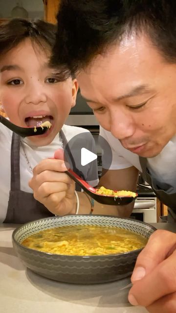 saltNpiipa on Instagram: "Chicken & Corn Egg Drop Soup #eggdropsoup #asianrecipe #asianfood #eggdrop #dinnerideas #easyrecipe #familycooking 

4 servings total
182 Cals/serving
15g Protein
9g Fat
12g Carbs

*Video is double the recipe

4 cups Chicken broth
1/2 tsp Tumeric powder 
1 tsp Salt
1 tsp Pepper white
3 Eggs
1 cup Canned corn
5oz Shredded chicken
1 tbsp Sesame oil
1 cup, chopped Green onion

Slurry
2 tbsp Cornstarch 
1 tbsp water

Finish with soy sauce and chili oil" Corn Egg Drop Soup, Chili Crunch Oil, Low Calorie Soup Recipe, Noodles Chinese, Chili Crunch, Tumeric Powder, Crispy Fried Onions, Low Calorie Soup, Chicken Corn