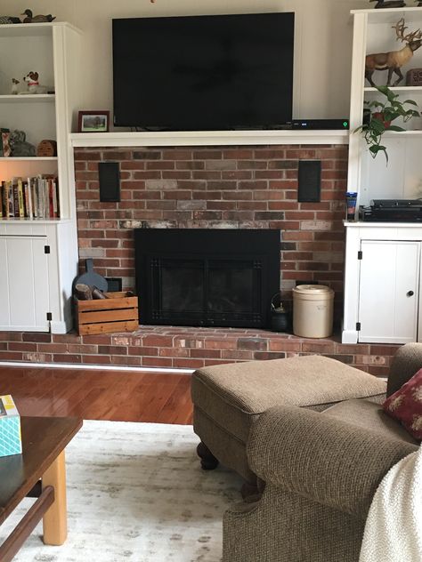 Fireplace Red Brick, Red Brick Fireplace, Red Brick Fireplaces, Suite Life, Country Living Room, Living Room Remodel, Room Remodel, Brick Fireplace, Red Bricks