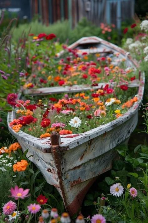 Farm Flower Garden, Flower Garden Bed, Flower Garden Aesthetic, Sustainable Landscape, Have Inspiration, Garden Yard Ideas, Flower Bed, Garden Cottage, Flower Farm