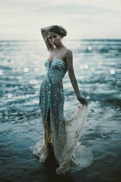 Reminds me of the little mermaid when king Triton gives her legs... Teal Prom Dresses, Skirt Maxi, Gorgeous Gowns, Mermaid Dress, Beach Wedding Dress, Up Girl, A Mermaid, Beautiful Gowns, Mermaid Wedding