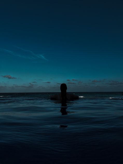 Infinity Pool Aesthetic, Dark Pool Aesthetic, Beach Aesthetic Dark, Night Swimming Aesthetic, Beach Night Aesthetic, Night Beach Aesthetic, Swimming In The Dark, Beach At Night Aesthetic, Swimming At Night