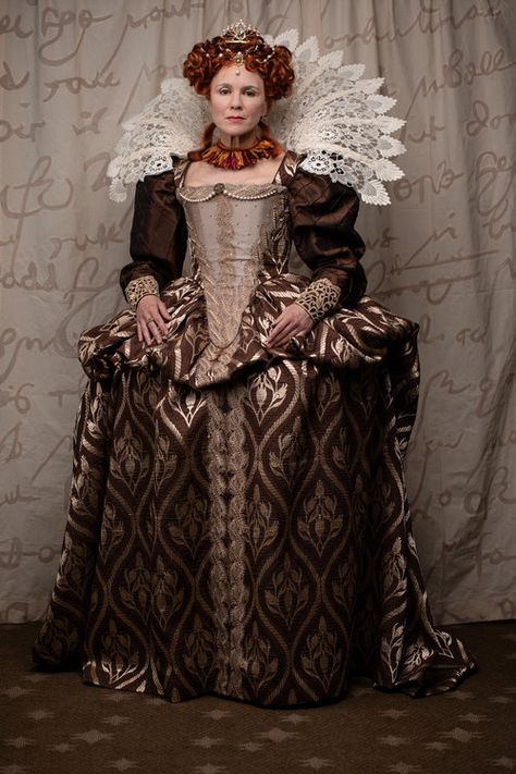 16th Century Corset, Shakespeare Costumes, 16 Century Fashion, 16th Century Dress, Elizabethan Dress, Queen Elizabeth Photos, 16th Century Clothing, Elizabethan Costume, Elizabethan Fashion