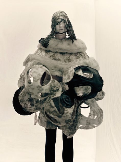 Rei Kawakubo Comme Des Garcons, Paolo Roversi, Rei Kawakubo, Costume Institute, Vogue Paris, Japanese Fashion, Comme Des Garcons, Wearable Art, Editorial Fashion