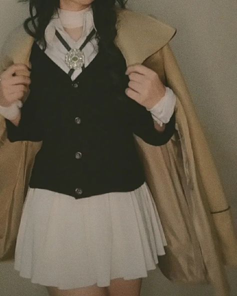 Cosplay | anime | Dazai Bungou Stray Dogs Fashion, Fem Chuuya Cosplay, Bungo Stray Dogs Outfit Ideas, Female Dazai Cosplay, Dazai Cosplay Female, Chuuya Inspired Outfit, Fem Dazai Cosplay, Bsd Inspired Outfit, Dazai Cosplay