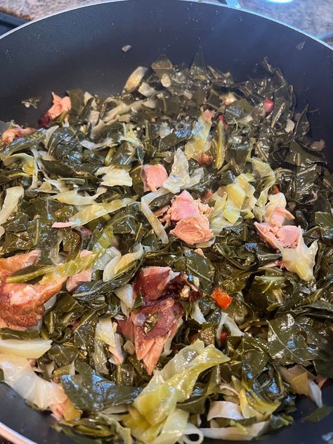 Collard Greens Recipe Ham Hock, Collard Greens Recipe Soul Food, Collard Greens With Bacon, Greens Recipe Soul Food, Southern Style Collard Greens, Ham Hock Recipes, Smoked Turkey Wings, Southern Collard Greens, Greens Recipes