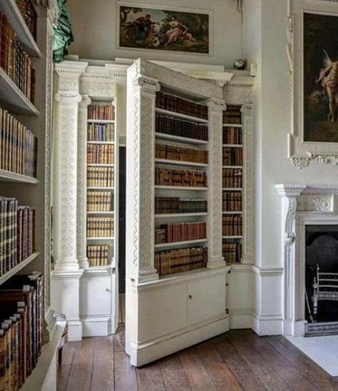 Aesthetic Libraries, Gömda Rum, Dream Apartment, Dream House Interior, House Room, House Goals, Home Library, Dream Rooms, Pretty House