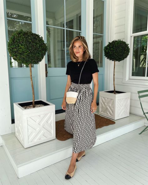 Daily Look 4.27.22 - Julia Berolzheimer Dinner Outfits For Women, Chic Dinner Outfit, Country Club Attire, Country Club Casual, Fall Dinner Outfit, Country Club Dress, Country Club Outfit, Skirt Chanel, Dinner Outfit Casual