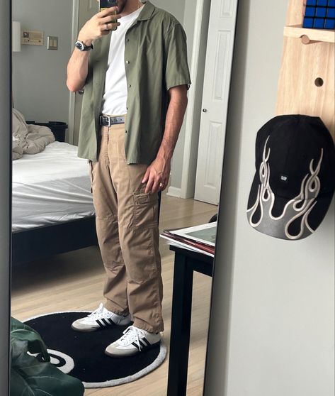 Men’s Streetwear outfit idea inspo inspiration Cargo Pants Men Outfit, Khaki Outfit Men, Cargo Outfit Men, 70's Outfits, Beige Pants Outfit, Cargo Wide Leg Pants, Green Cargo Pants Outfit, Pants For Man, Cargo Pants Outfit Men