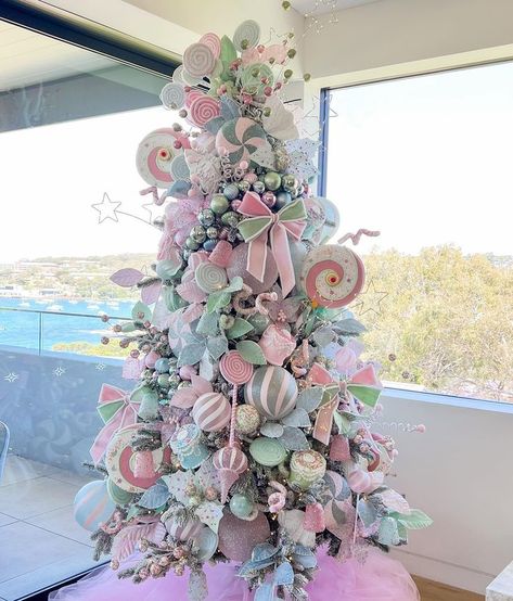 Pink And Mint Christmas Tree, Candyland Christmas Tree Ideas, Pink And Mint Christmas, Pastel Christmas Tree, Pastel Christmas Decor, Make Christmas Tree, Christmas Tree Inspo, Best Christmas Tree, Candy Christmas Tree