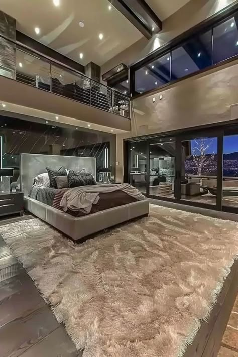 Mansions Rooms Bedroom, Two Story Room Bedrooms, Modern Rooms Luxury, Huge Aesthetic Bedroom, Big Bedroom Aesthetic Luxury, Big Spacious Bedroom, Big Master Bedrooms Luxury, Big Houses Interior Bedrooms, Huge Bedroom Luxury Master Suite