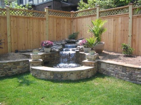 Simple Backyard, Small Courtyard, Privacy Fence Designs, Garden Waterfall, Backyard Privacy, Budget Garden, Small Backyard Gardens, Belek, Fountains Outdoor