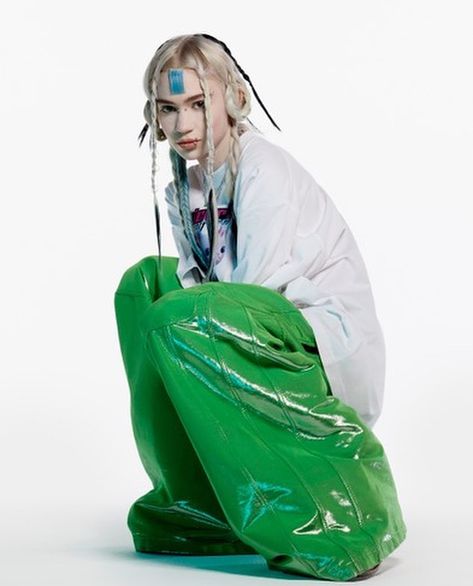 Hyperpop Aesthetic Fashion, Grimes Outfit, Grimes Aesthetic, Scifi Outfit, Scifi Fashion, Claire Boucher, Futurism Fashion, Witch Fashion, Cyberpunk