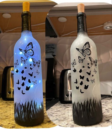 Glass Etching Projects, Wine Bottle Ideas, Bottle Diy Crafts, Liquor Bottle Crafts, Painted Glass Bottles, Hand Painted Bottles, Painted Bottles, Diy Glass Bottle Crafts, Wine Bottle Art