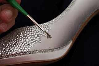 strass your shoes i so want to learn how to do this i will strass everything Diy Glitter Shoes, Upcycle Shoes, Bedazzled Shoes Diy, Shoe Refashion, Bedazzled Shoes, Boots Diy, Shoe Makeover, Sequin Boots, Glitter Boots