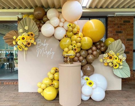 Birthday Party Paper Decorations, Sunflower Birthday Parties, Party Neon Sign, Sunflower Baby Shower, Deco Ballon, Birthday Lights, Baby Shower Party Decor, Sunflower Party, Sunflower Baby Showers