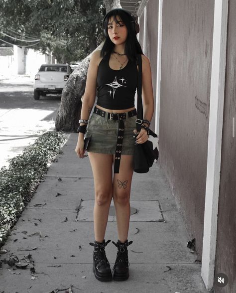 Band Shirt Skirt Outfit, Alternative Baddie Outfits, Pixies Concert Outfit, Punk Party Outfit, How To Style Black Maxi Skirt, Alt Beach Outfits, Alt Outfits For Summer, Emo Concert Outfit Summer, Alt Outfit Summer