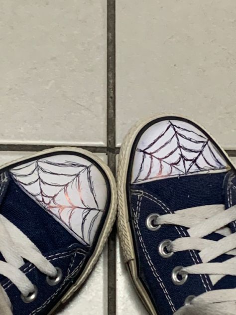 Spiderwebs On Converse, Spiderweb Converse Drawing, Spiderman Converse Drawing, Converse Spider Web, Spiderweb Converse, Spider Web Converse, Web Converse, Draw On Shoes, Spiderman Converse