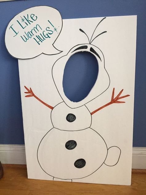 09 Olaf face cutout for taking cool pics - Shelterness Olaf Face, Schnee Party, Olaf Birthday Party, Frozen 3rd Birthday, 4de Verjaardag, Frozen Birthday Party Decorations, Olaf Birthday, Elsa Party, Elsa Birthday Party