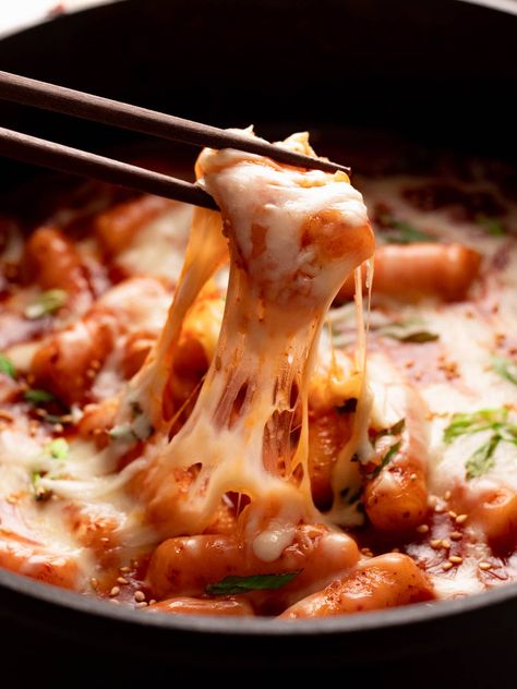 Easy Cheese Tteokbokki (Korean Rice Cake Recipe) | Mikha Eats Easy Tteokbokki Recipe, Korean Rice Cake Recipe, Cheap Asian Meals, Easy Tteokbokki, Asian Lunch Ideas, Cheesy Tteokbokki, Tteokbokki Recipe Easy, Cheese Tteokbokki, Korean Comfort Food