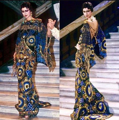 ART DECO FASHION REVIVAL: John Galliano for Christian Dior, Haute couture, Spring Summer Collection, 1998. Tribue to Marchesa Luisa Casati. The Palais Garnier. Art Deco Outfit Modern, Dior Spring 1998, Luisa Casati, Designers Dresses, Dior Gown, Runway Fashion Couture, Venice Film Festival, John Galliano, Fantasy Fashion