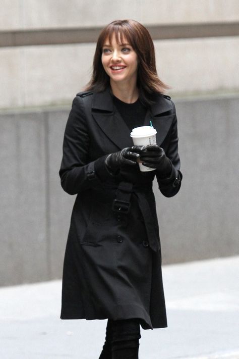 Amanda Seyfried on the set of Anon Amanda Seyfried Brunette, Bob With Fringe, Brunette Bob, Rich Brunette, Old Outfits, Amanda Seyfried, Hollywood Celebrities, Saturday Morning, Celebrity Pictures