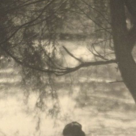 Victorianchronicles on Instagram: "“A Midsummer’s Day Dream#” photographed by Arthur F. Kales taken circa 1917 #victorianchaps #midsummer #dream #goodolddays #history #oldphoto #nostalgia #edwardian #retro #1910s #arthurfkales #vintage" Old Photography Vintage, 1900s Lifestyle, 1910s Photography, 1910s Aesthetic, Nostalgia Photos, Edwardian Aesthetic, 1940s Aesthetic, Childhood Aesthetic, 1920s Photos