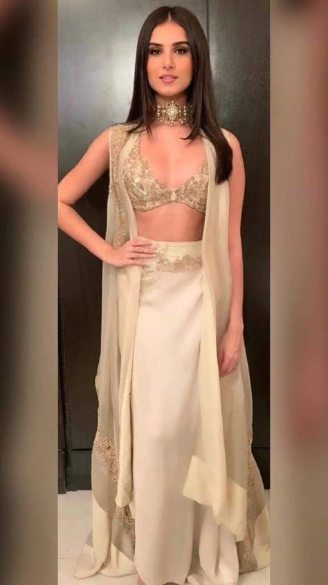 An Indian Ethnic Look: The Way Tara Sutaria Dresses | IWMBuzz Tara Sutaria, White Lehenga, Simple Lehenga, Traditional Indian Outfits, Ethnic Looks, Ghagra Choli, Ethnic Outfits, Party Wear Indian Dresses, Dress Indian Style