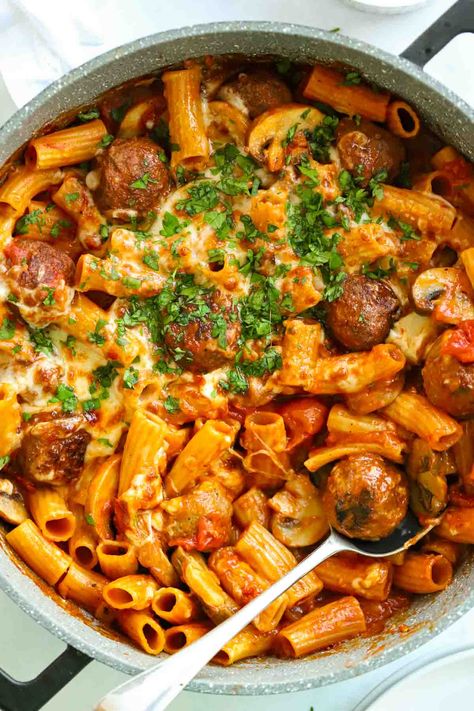 This simple dead-cert family favourite uses ready-made meatballs because sometimes quick wins are a must. Meatball Pasta Bake is served in just 30 minutes and is so delicious. Rotini And Meatballs, Pasta Bake With Meatballs, Pasta And Meatballs Recipes, Meatball Pasta Bake Recipes, Meatballs Noodles, Meatball Pasta Recipes, Kielbasa Sausage Recipes, Pasta And Meatballs, Taming Twins