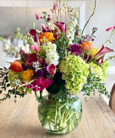 Boesen The Florist | Flower Delivery Des Moines, IA Florist Silk Arrangements, Des Moines Iowa, Local Florist, Send Flowers, Horror Music, Des Moines, Flower Delivery, Floral Bouquets, Iowa