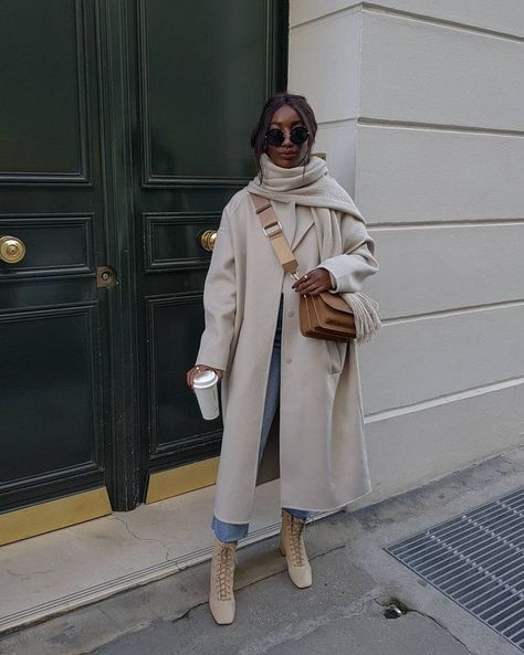 The 2021 French Wardrobe: 7 Items Chic Women in Paris Will Wear Minimalist Winter Outfits, Nyc Winter Outfits, French Minimalist, French Wardrobe, Mode Zara, Coat Trends, Winter Fashion Outfits Casual, Cold Outfits, Coat Outfit