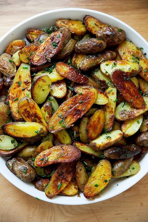 Crispy, Herby Roasted Fingerling Potatoes | Alexandra's Kitchen Parboiled Potatoes, Roasted Fingerling Potatoes, Fingerling Potatoes, Potato Sides, Potato Dishes, Batch Cooking, Veggie Sides, Roasted Potatoes, Breakfast Lunch Dinner