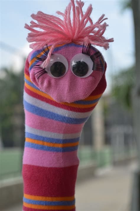 Diy Sock Puppets, Craft Activities For Toddlers, Handmade Puppet, Sock Puppet, Hand Socks, Puppets For Kids, Puppets Diy, Silly Puppets, Puppet Patterns