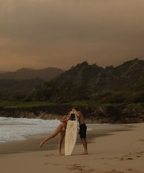 sunrise surf 💌 I will be back on Oahu for 3 weeks Nov/Dec and have availability, reach out with the link in my bio! Which photo is your favorite? - Keywords: couple, photoshoot, Oahu, Hawaii, travel, destinations, photographer, elopement, world travel, couples, engaged, surfing, photographer, cinematic, romantic, film, movie scene, love Surf Photoshoot, Couples On The Beach, Maui Sunrise, Hawaii Photoshoot, Cinematic Storytelling, Sunrise Photoshoot, Shoot On The Beach, Couple Travel Photos, Beaches Film