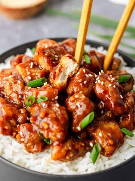 General Tso Chicken - Better Than Take-Out! - The Yummy Bowl Tao Chicken Recipe, General Tao Chicken, Poulet General Tao, Yummy Bowl, Chicken Delight, Tso Chicken, Chicken Rice Bowls, General Tso Chicken, General Tso