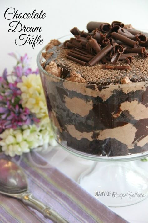 Chocolate Dream Trifle Cake Trifle, Trifle Cake, Chocolate Fudge Icing, Strawberry Yoghurt, Trifle Recipes, Dessert Mousse, Dessert Parfait, Chocolate Trifle, Trifle Bowl