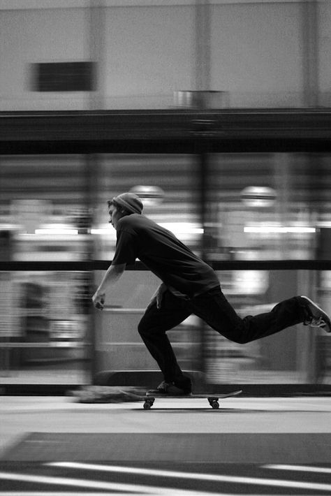 Grunge Paris Aesthetic, Action Photography Ideas, Speed Aesthetic, Panning Photography, Motion Blur Photography, Movement Photography, Shutter Speed Photography, Skate Photos, Blur Photography