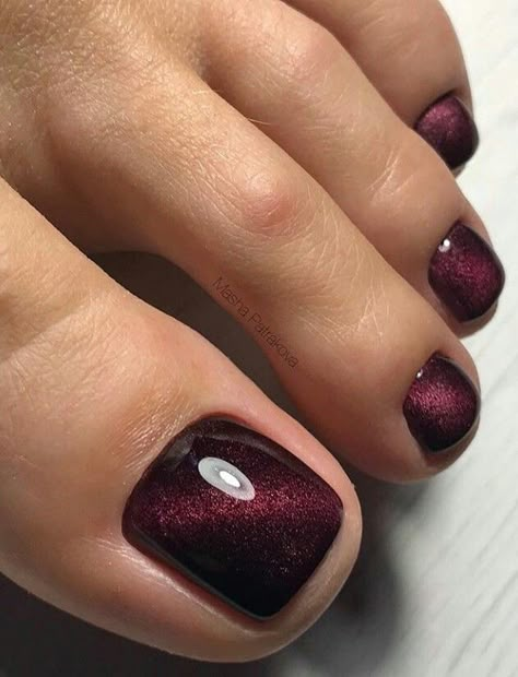 Fall Toenail Colors, Fall Pedicure Designs, Fall Toe Nail Colors, Toenail Colors, Toe Nail Colors, Fall Toe Nails, Fall Pedicure, Fall Toes, Pedicure Designs Toenails