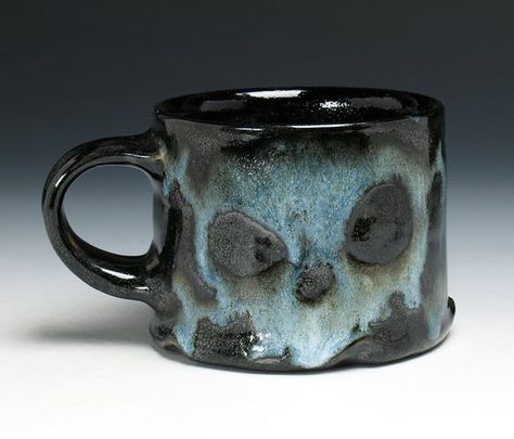 Skull Coffee, Skull Crossbones, Keramik Design, Ceramics Pottery Art, Room Deco, Skull And Crossbones, Cute Mugs, Tea Mug, Cups And Mugs