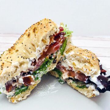 Bagel Meals, Fall Sandwich, Bagel Sandwich Recipes, Cream Cheese Sandwiches, Cream Cheese Sauce, Everything Bagel Seasoning, Blt Sandwich, Bagel Sandwich, Delicious Sandwiches