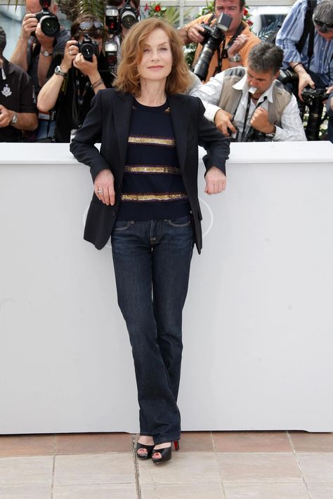 Isabelle Huppert, the ultimate French style icon | Vogue France Stylish Over 40 Fashion Over 40, What To Wear Classic Fashion For Women Gemma, Above 40 Fashion For Women, French Woman Outfit, Style For 40 Year Old Women, French Women Style Over 50, Mode Over 50, French Style Icons, Moda Over 50