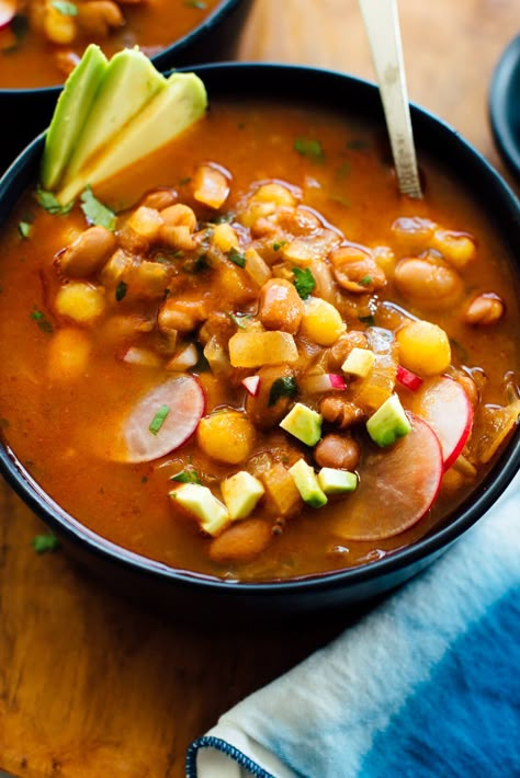 Vegan Posole Recipe, Vegan Posole, Mexican Posole, Vegan Pozole, Posole Recipe, Bon Appetite Recipes, Vegetarian Soups, Shredded Cabbage, Mexican Soup