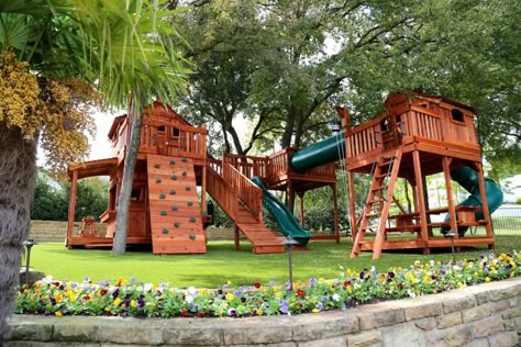 custom redwood playset bridged to tree deck with crawl tube to playset Tree Deck, Treehouse Ideas, Backyard Playset, Diy Gazebo, Kids Backyard Playground, Building A Treehouse, Play Area Backyard, Backyard Playhouse, Playground Set