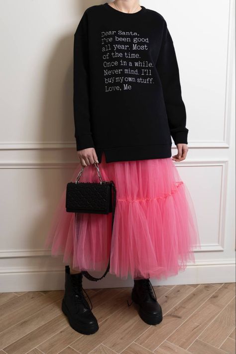 Tulle Skirt Outfit Casual, Tulle Skirt Outfit Casual Street Style, Pink Tulle Skirt Outfit, Mesh Skirt Outfit, Tulle Skirt Outfits Casual, Purple Tulle Skirt, Tulle Skirt Outfit, Skirt Outfit Casual, Tulle Skirts Outfit