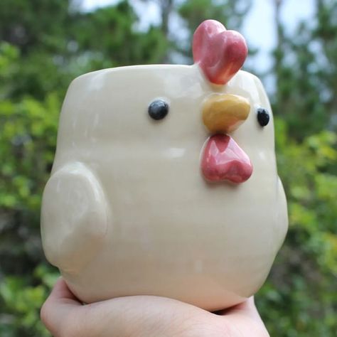 Pottery Cute Animals, Cow Made Out Of Clay, Cow Bowl Clay, Cute Mug Designs Ceramics, Ceramic Animals Easy Pinch Pots, Pottery Pots Ideas, Chicken Pinch Pot, Easy Ceramic Animals, Fun Pinch Pot Ideas