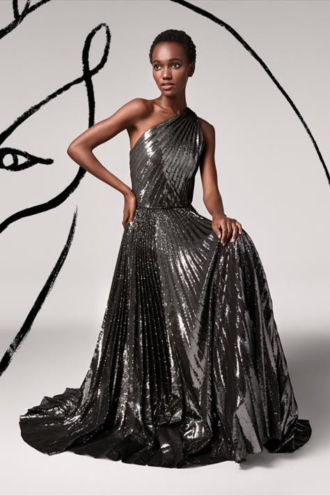 The Italian-made Breanne Sequined One-Shoulder Dress utilizes a meticulous two-step process to achieve its pleated, shimmering finish. Ralph Lauren Fall 2020, Ralph Lauren Fall, Deep V Dress, Ralph Lauren Collection, Looks Chic, Gorgeous Gowns, Long Dresses, Couture Fashion, Evening Wear