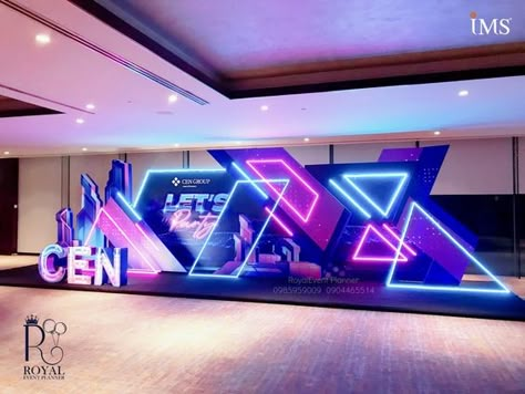 Futuristic Stage Design Ideas, Event Stage Design Ideas Creative, Neon Stage Design, Futuristic Decorations Event, Conference Photo Booth, Creative Photo Booth Ideas Events, Neon Photobooth, Exhibition Booth Design Ideas Creative, Stage Event Design