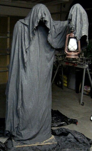 DIY homemade Grim Reaper for Halloween Monster Mud, Diy Halloween Dekoration, Dekorasi Halloween, Halloween Lawn, Uhyggelig Halloween, Halloween Forum, Image Halloween, Casa Halloween, Halloween Decor Diy