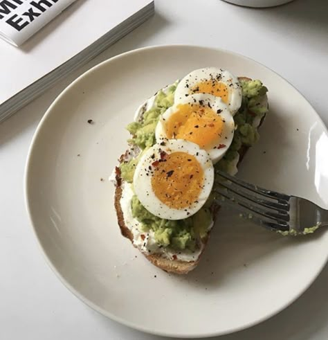 121 519 H Aesthetic Bread, Breakfast Image, Plats Healthy, Think Food, God Mat, Food Goals, Food Is Fuel, Food Inspo, Cafe Food